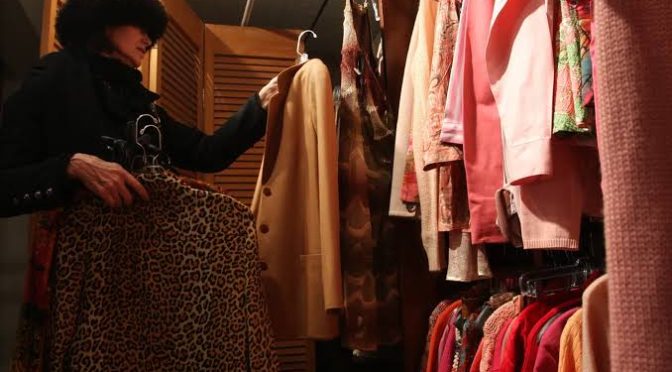 Reuni Kolektif atau Flexing Digital? Mengapa Fenomena ‘Archive Fashion’ dan Pasar Pakaian Seken Mewah Jadi Obsesi Baru Generasi Muda